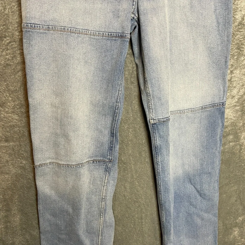 Hollister Women 90s Loose Curvy Ultra High Rise Dad Light Wash Denim Jean 3